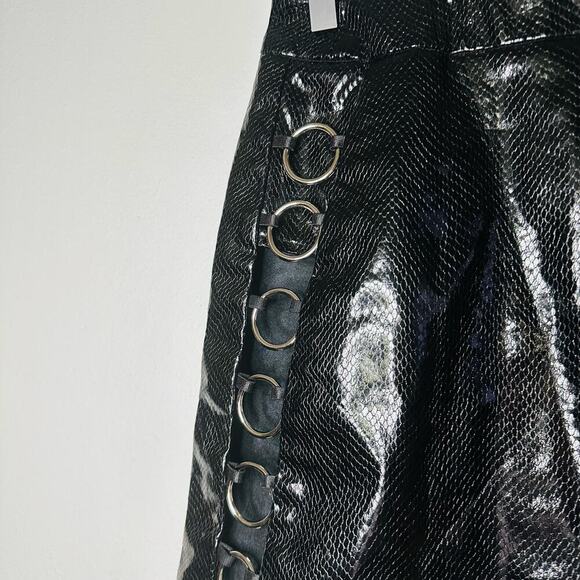 TIGER MIST Black Snakeskin Faux Mini Silver Circle Side Detail Skirt Size Small - Picture 2 of 6
